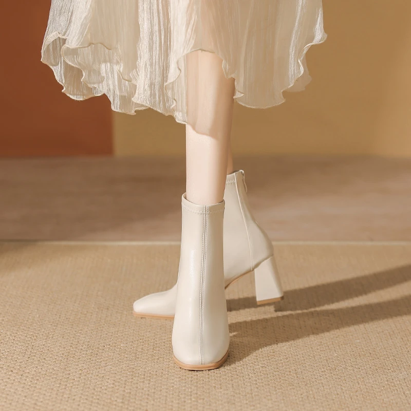 法式白色小短靴女瘦瘦靴小个子高跟靴秋冬裸靴粗跟方头马丁靴单靴