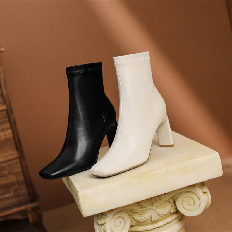 8cm高跟鞋女短靴方头粗跟侧拉链2024秋冬新款时装白色瘦瘦靴子女