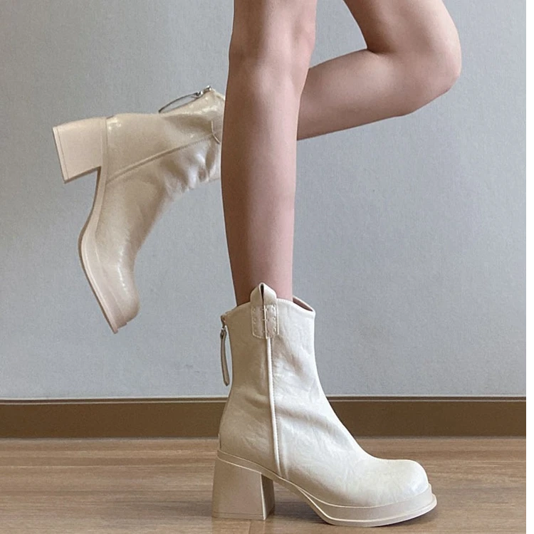 甜酷粗跟百搭白色短靴女2024年新款洋气炸街高跟瘦瘦靴厚底中筒靴