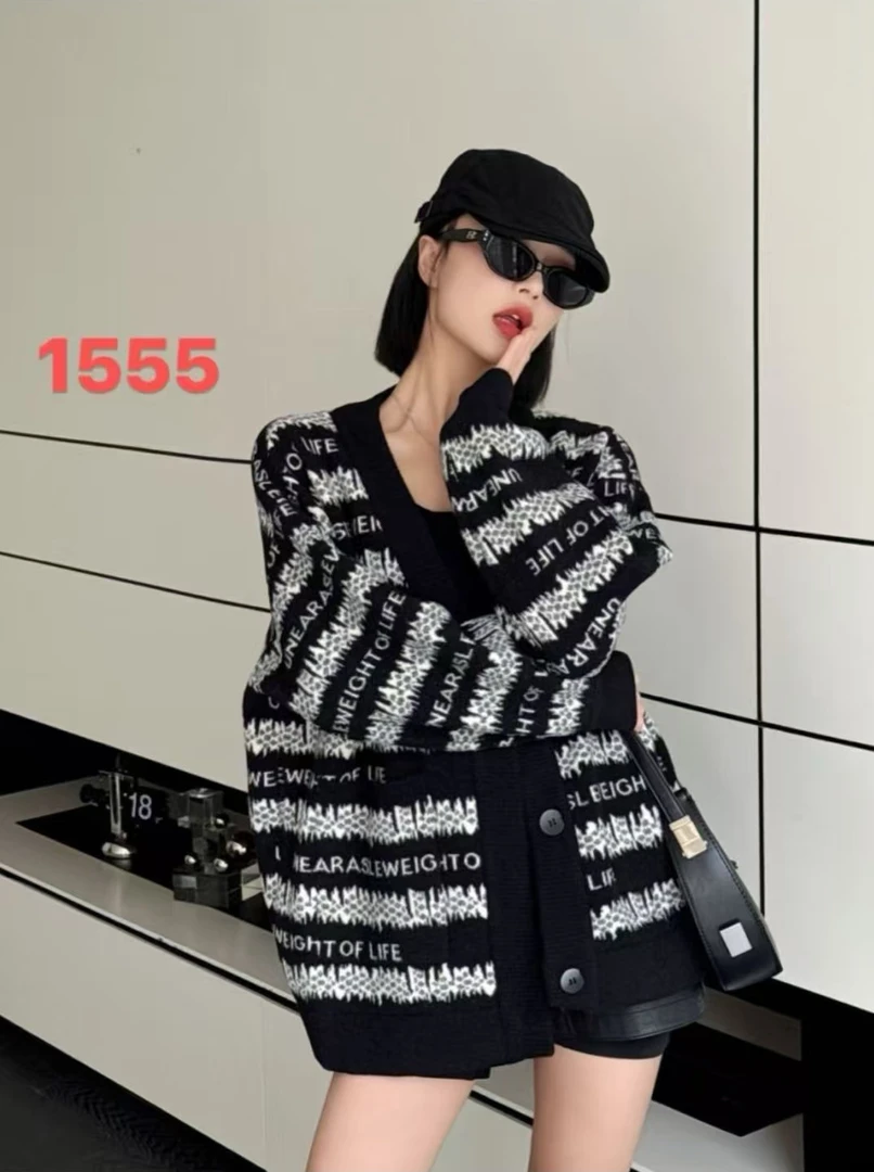 NFM女驸马秋冬新款时尚黑白色针织开衫毛衣外套9011