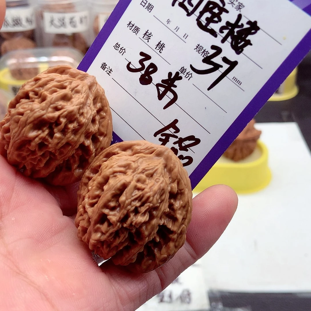 文玩核桃把件原生老树，骨质超好。