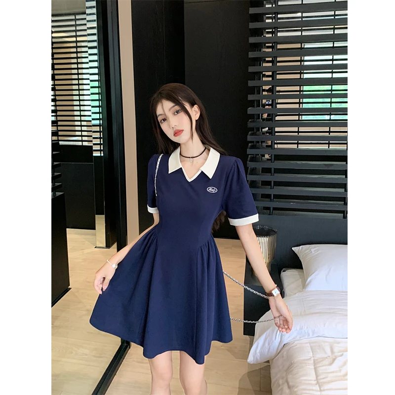 高档品牌连衣裙2023夏季新款女装短款压褶刺绣撞色polo针织连衣裙