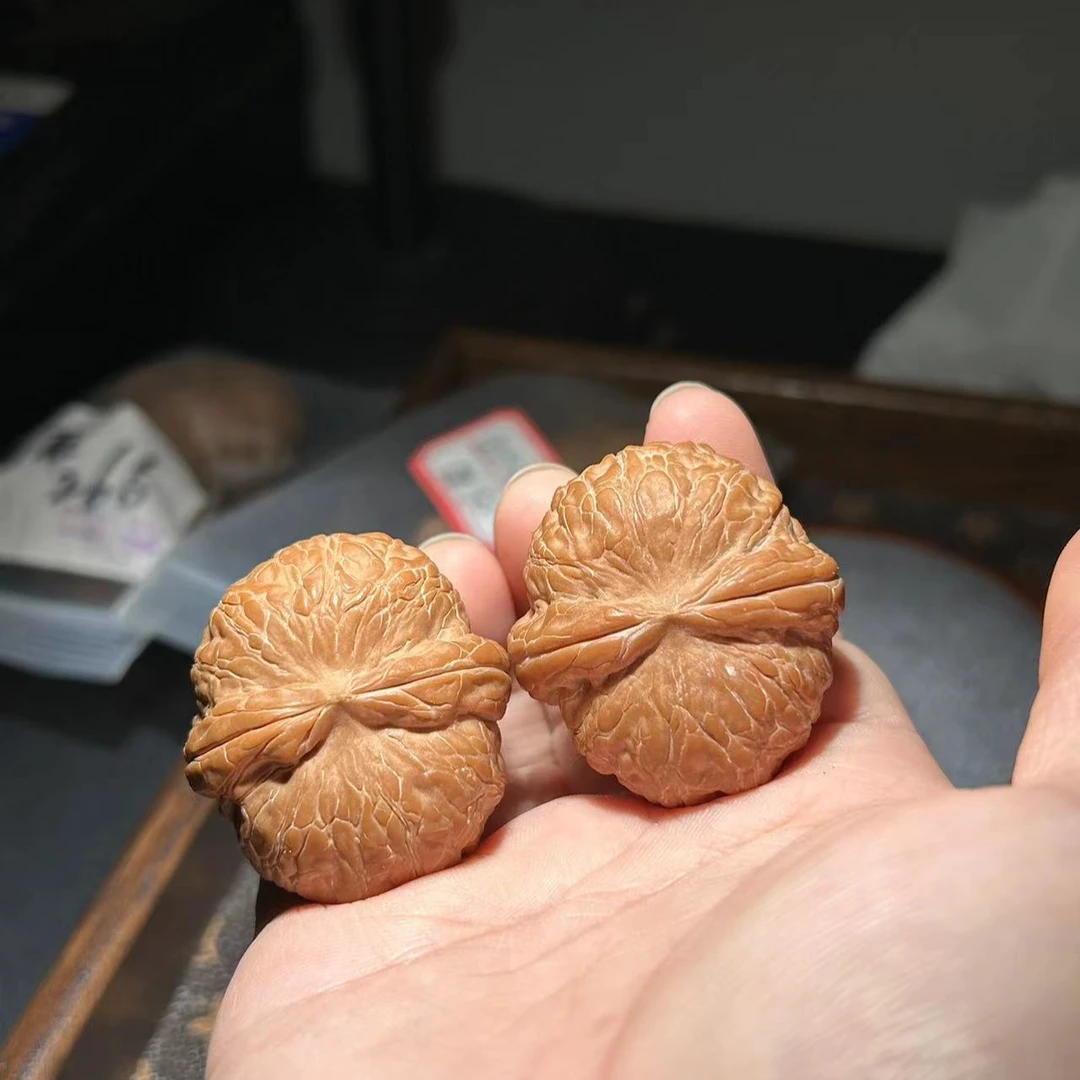 （直播间选购专用）文玩核桃白狮子磨盘元宝蛤蟆头满天星南疆石官帽