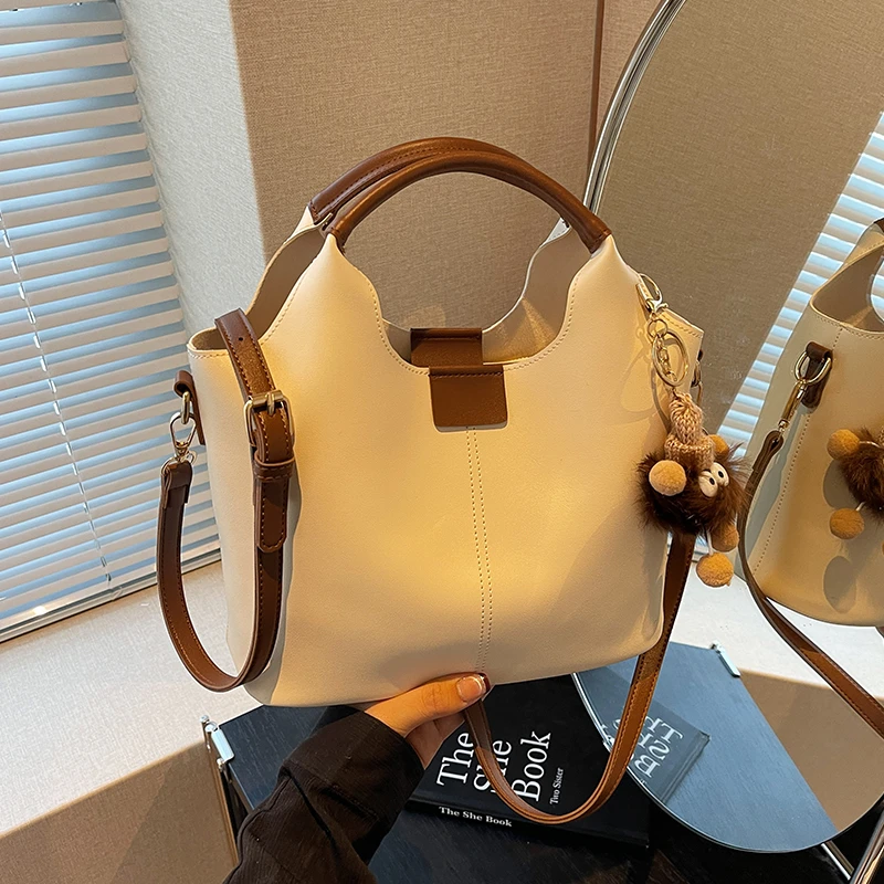 艾米兔女包2025新款潮流时尚百搭休闲可爱挂件手提斜挎包