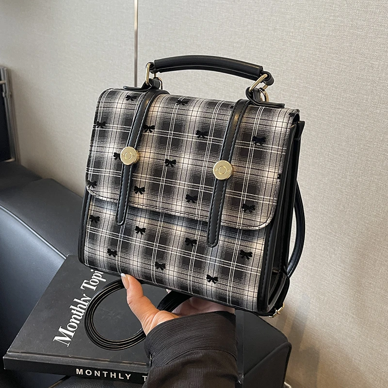 艾米兔女包2024新款通勤时尚休闲撞色韩版手提小众格纹设计双肩包
