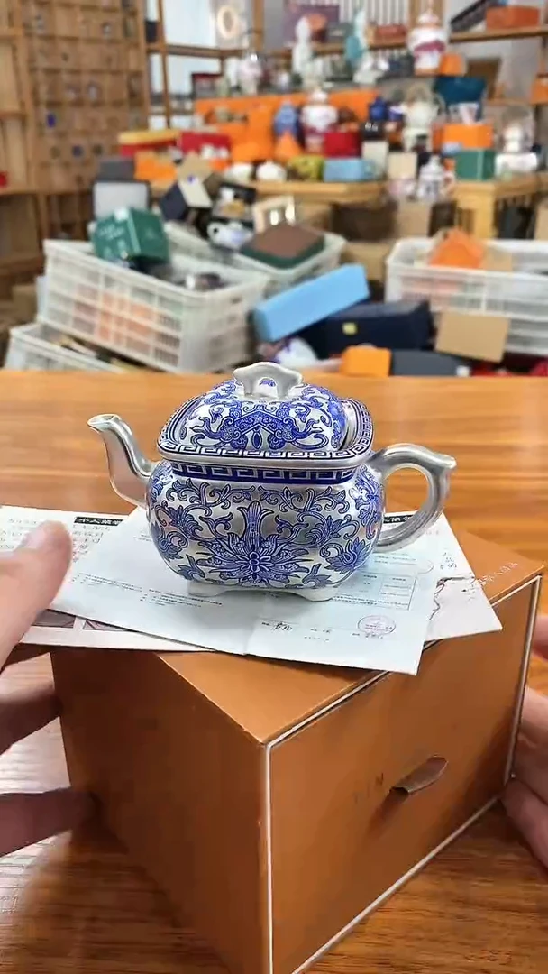 【闪购商品】其他郑丽清古典花纹鎏银四方壶
