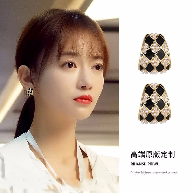 合金耳饰 时尚百搭小香风耳钉复古轻奢法式气质耳环适合秋冬耳饰