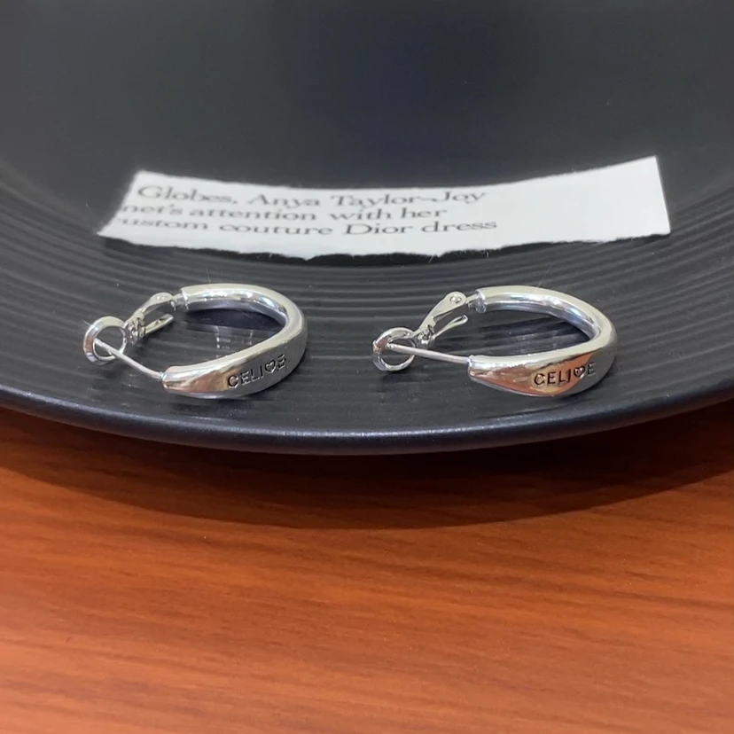 铜合金耳饰 个性字母光面小众简约时尚百搭圈圈耳扣耳环