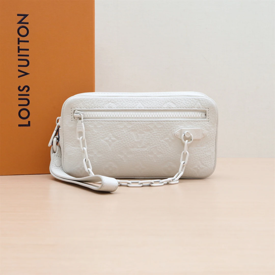 95新 LouisVuitton/路易威登  手拿包 白色 PVC 2018 P244171290