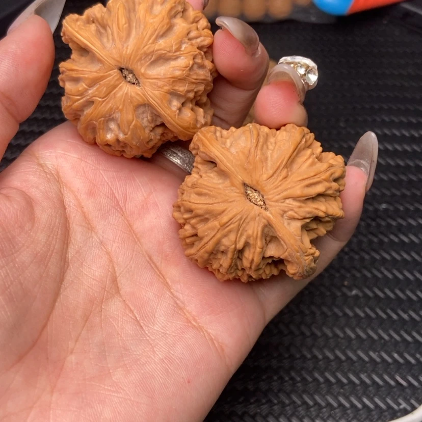 【闪购商品】文玩核桃吊坠i***a