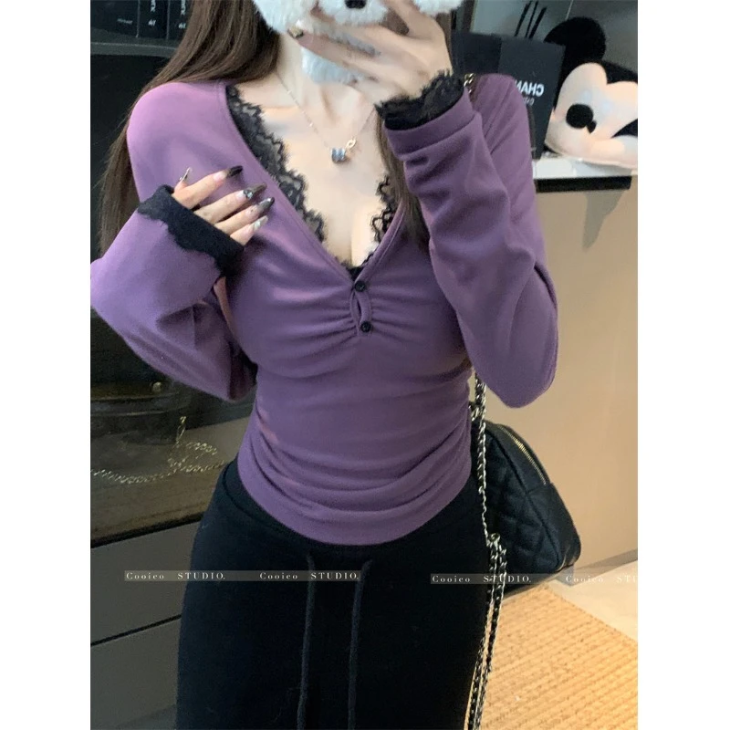 梦优莱设计感蕾丝拼接V领上衣女2025春秋冬紫色性感辣妹风打底衫