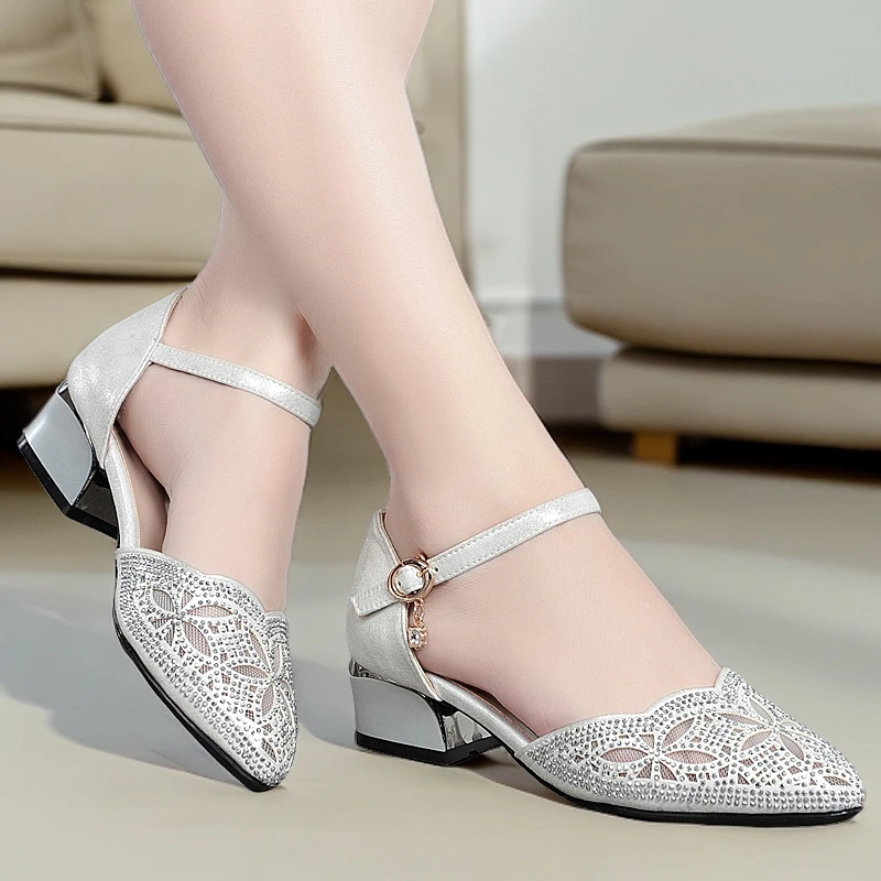 网面透气女款单鞋水钻镂空浅口中空鞋一字扣粗跟防滑软底妈妈凉鞋