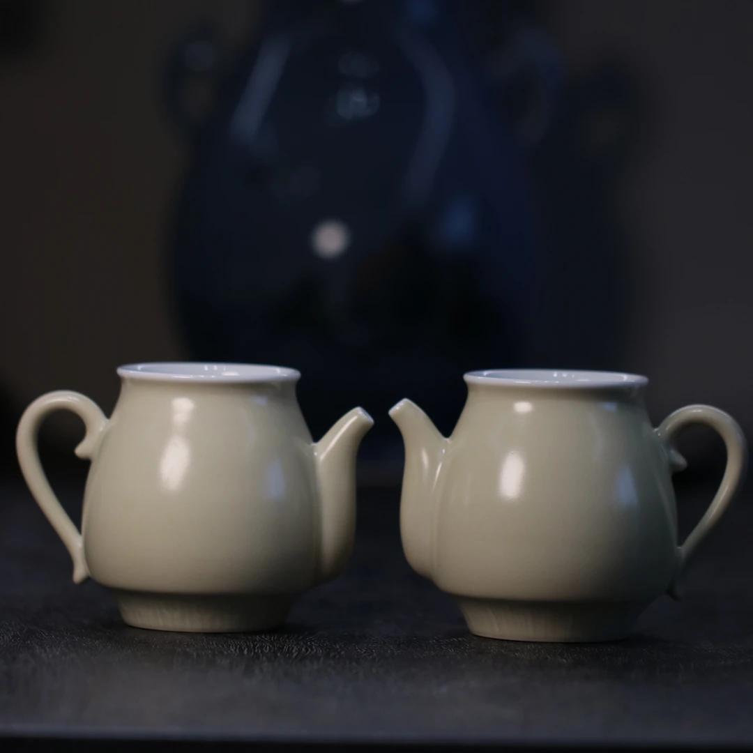 明令窑暗刻蕉叶纹杏黄小公道壶220ml