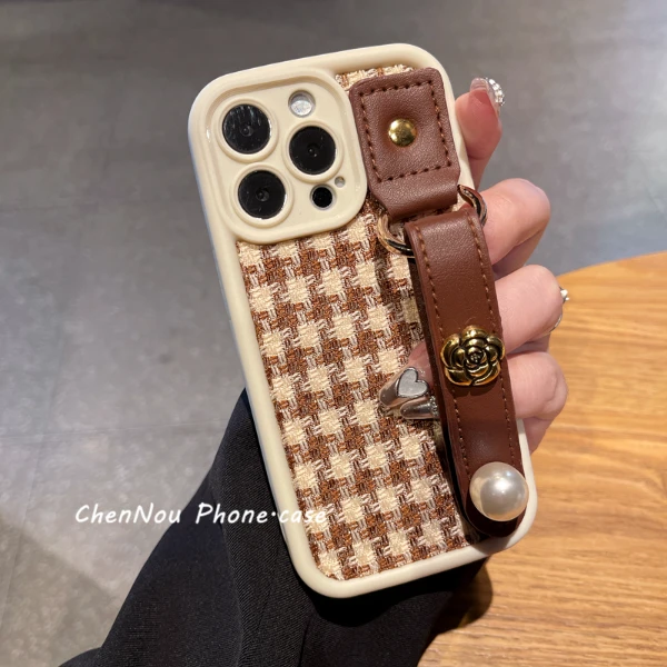 苹果/华为荣耀oppo/vivo小米手机壳秋冬小香风15绒布皮质手腕带女
