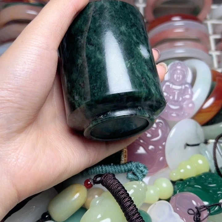蛇纹石玉水杯带盖未镶嵌