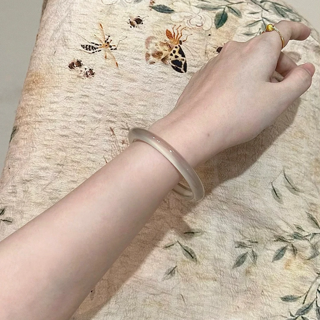 正品保真天然香槟月光玉髓手镯冰透高品冷白玛瑙玉镯女多样性发一