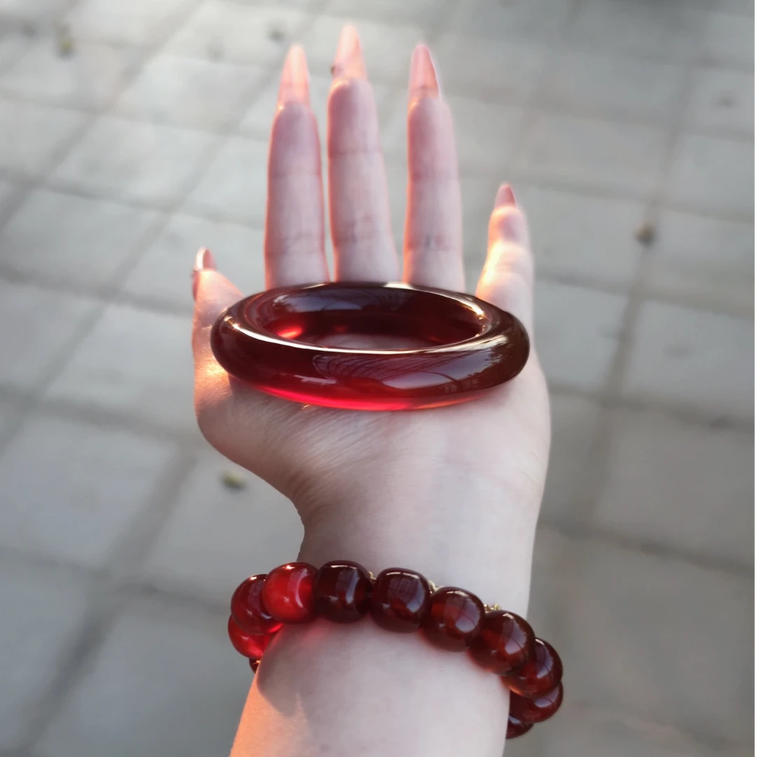精选高品鸽血红玉石镯天然冰透绯红玛瑙玉髓手镯送妈妈生日礼物