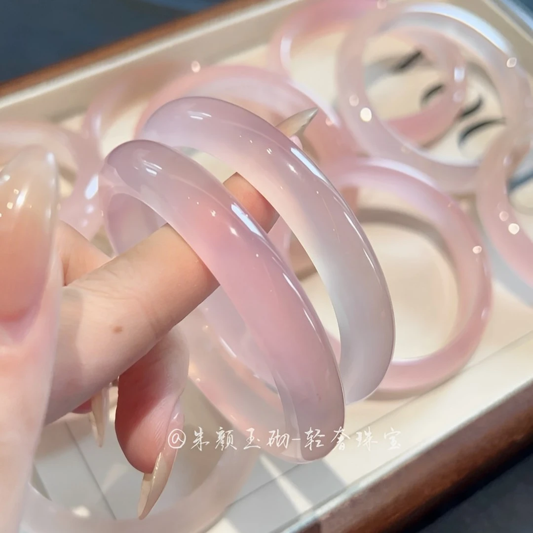 轻奢网红马粉冰透玉髓招桃花小众轻奢玛瑙玉镯少女款多样性发一