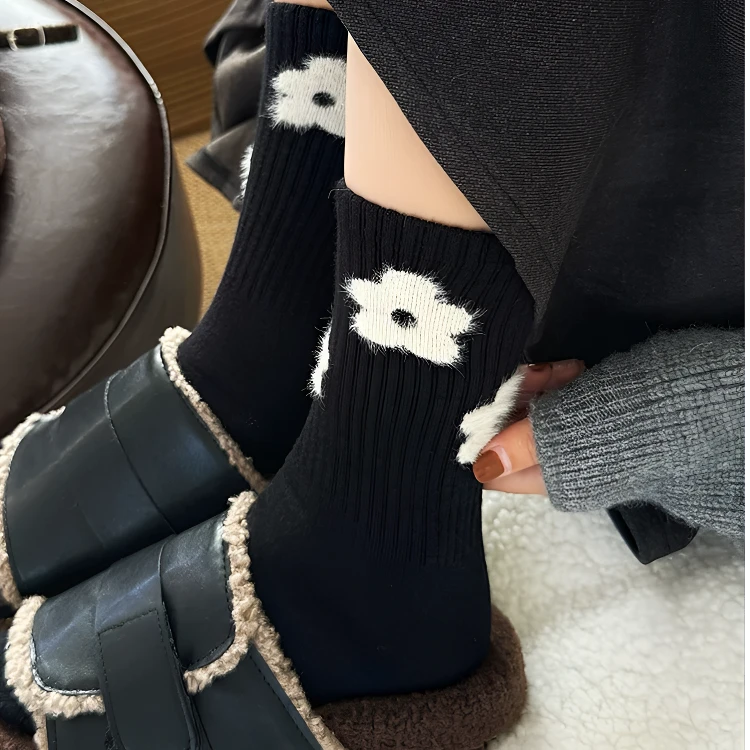袜子女黑色羊绒厚中筒袜秋冬季保暖甜美小花ins潮网红款条纹长袜