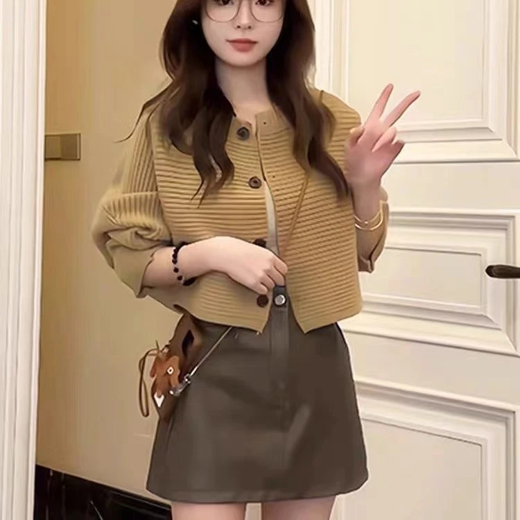 蝙蝠袖毛衣开衫早秋美拉德穿搭韩系宽松洋气小个子短款针织外套