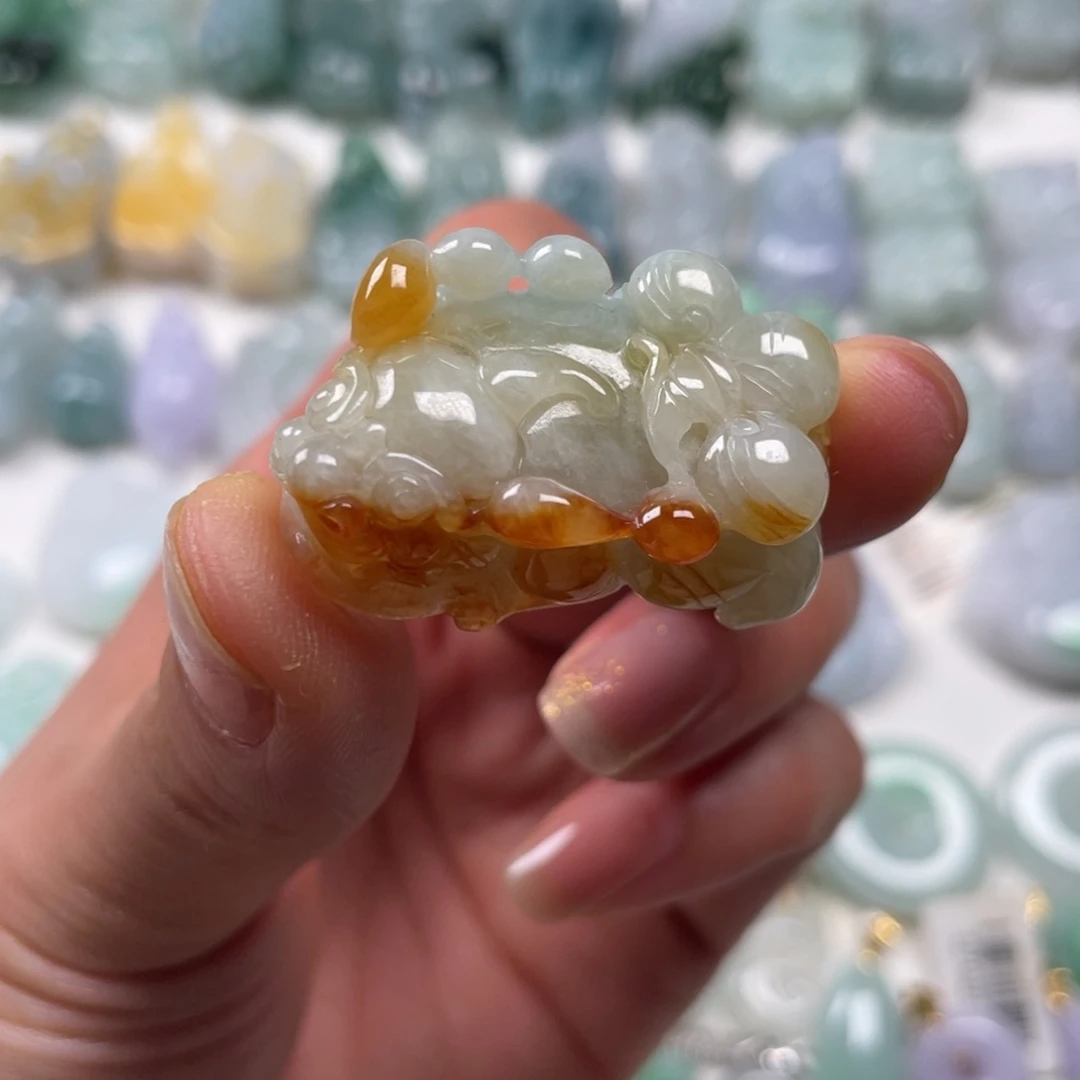 翡翠吊坠(赠链)未镶嵌
