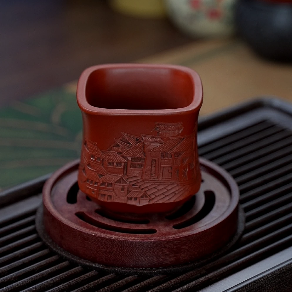 935宜兴紫砂茶具 大红袍刻绘江南水乡四方主人杯 FSY 200cc左右