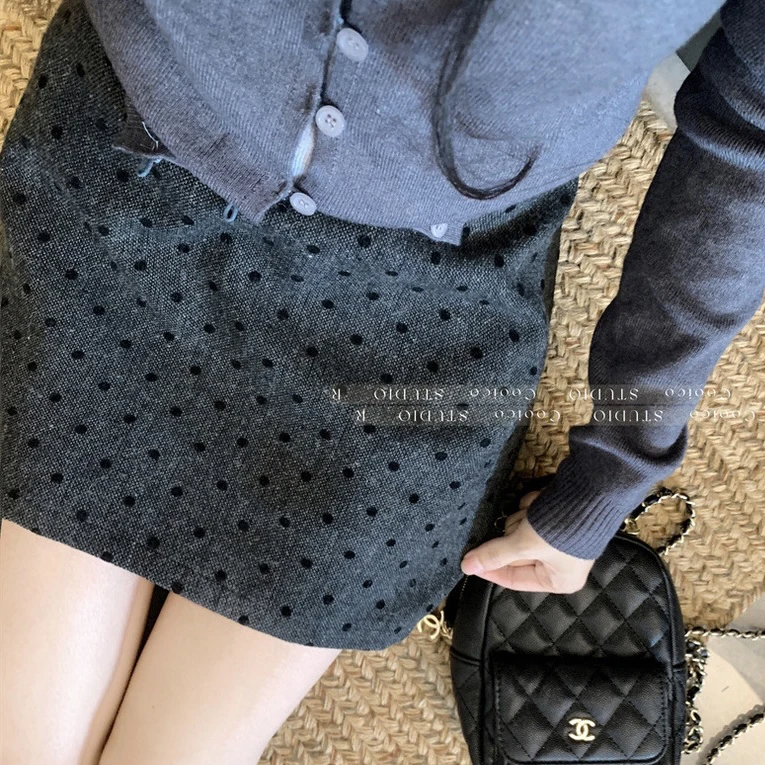 法式复古波点半身裙女冬季小个子高腰显瘦包臀防走光A字裙短裙子