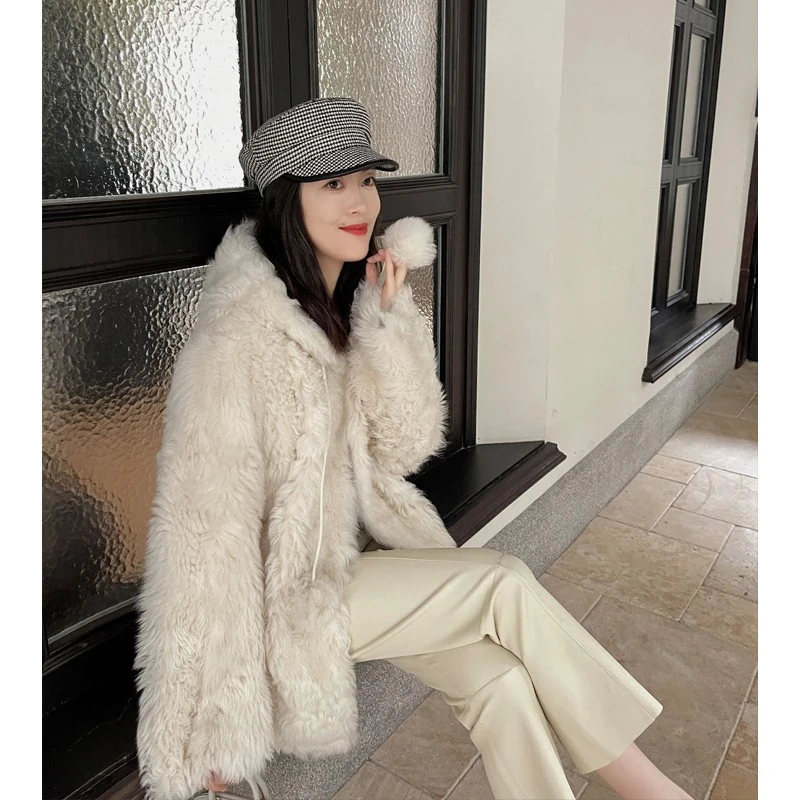 杨小妖'球球托卡'连帽减龄年轻款羊皮毛一体外套女中长款皮草新款