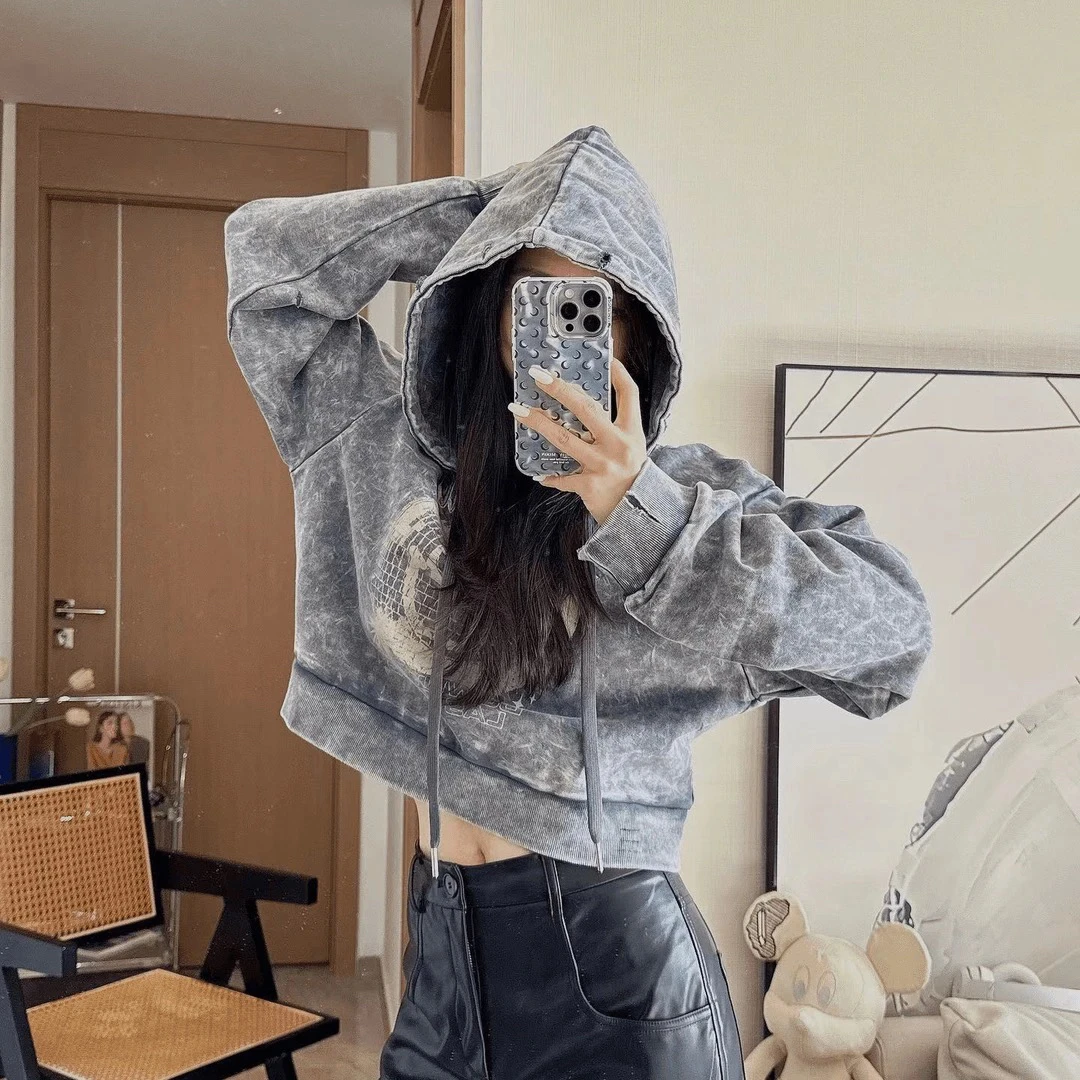 （南油娜姐）24秋冬美式字母刺绣晕染做旧领边破洞连帽卫衣24730