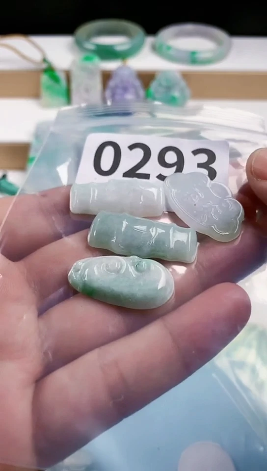 【闪购商品】翡翠颈饰未镶嵌天然翡翠吊坠挂件