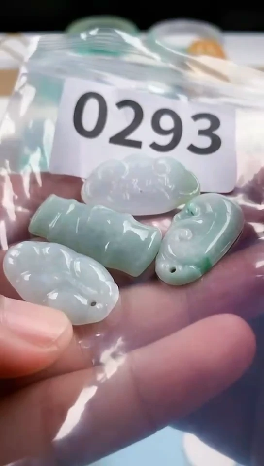 【闪购商品】翡翠颈饰未镶嵌天然翡翠吊坠挂件