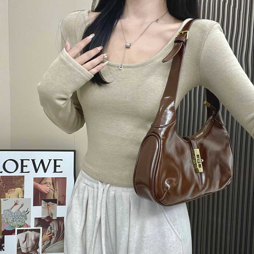 秋冬加绒磨毛显瘦U领修身显瘦百搭纯色长袖打底衫上衣T