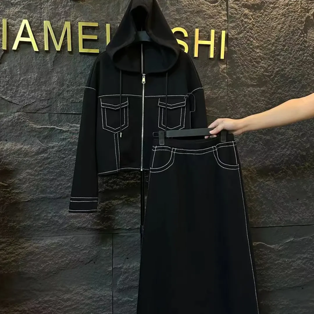 Q MI 新款黑色连帽白线套装裙1102