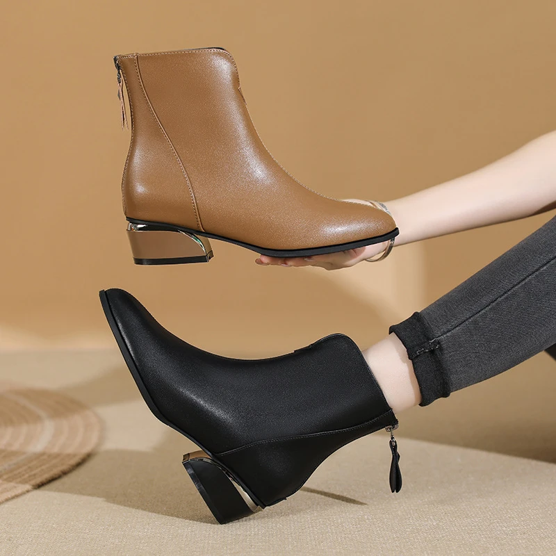小短靴女粗跟中跟尖头马丁靴女英伦风春秋纯色裸靴时尚百搭真皮