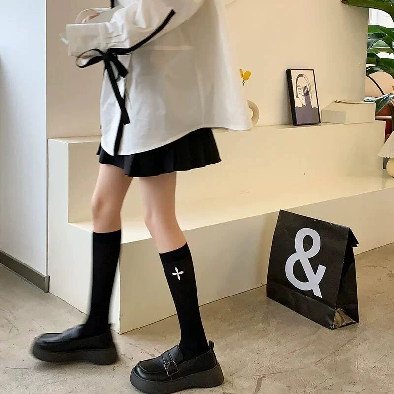 秋季新款暗黑风甜辣妹纯黑色十字花小腿袜子女精梳棉jk及膝长筒袜