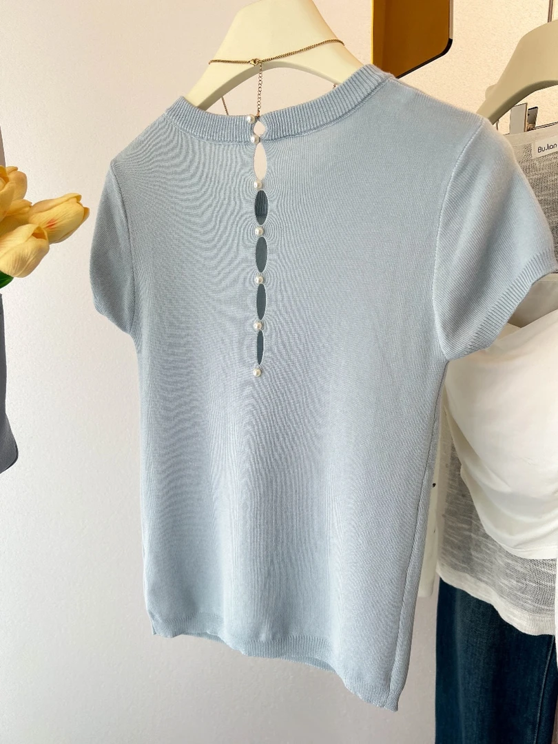 浅蓝色后背镂空圆领针织短袖女夏季设计感薄款冰丝正肩体恤上衣