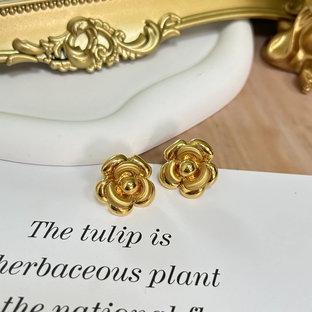 足金999无氰5D黄金时尚硬金气质小众简约轻奢山茶花百搭耳针6.62