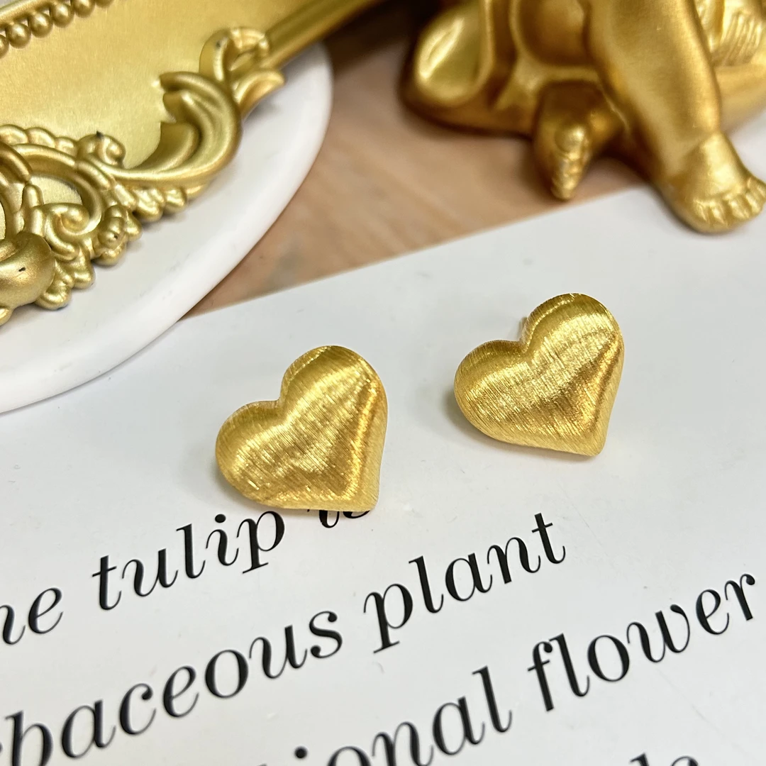 足金999黄金5D无氰时尚硬金气质个性百搭爱心拉丝工艺耳针3.8