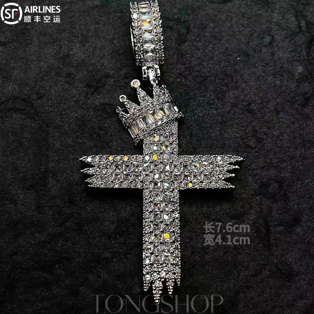 铜合金合成锆石吊坠 TONGSHOP 皇冠十字架坠链 满钻爆闪轻奢银色