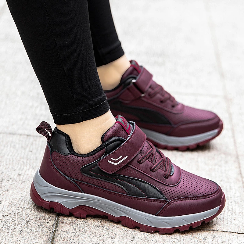 足力健运动老人鞋妈妈鞋轻便中老年健步鞋软底防滑加宽爸爸运动鞋