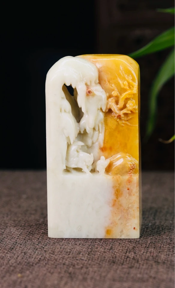 寿山石旗降题材 踏雪寻梅 净尺寸7.5+3.8+2.4厘米147克