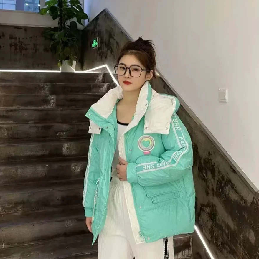 125女亮面短款加厚显瘦连帽贴标撞色宽松休闲外套