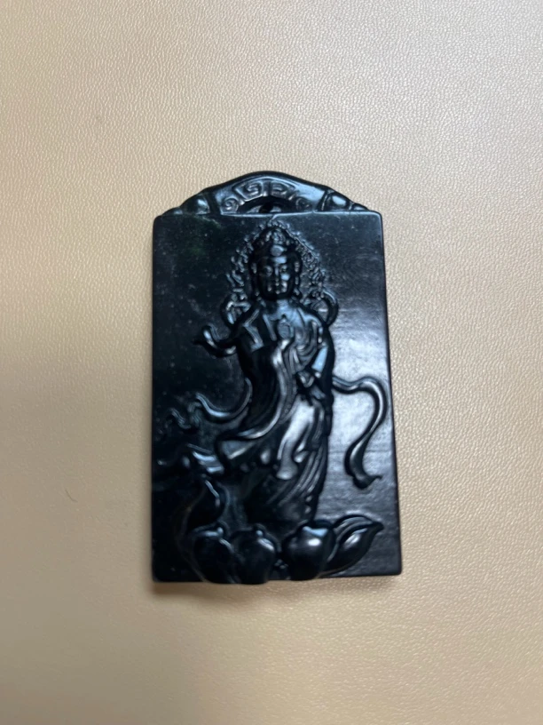 岫岩玉天山帝王翠观音精美