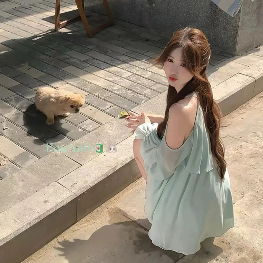 夏装搭配一整套设计感小众宽松性感露肩挂脖连衣裙短裤