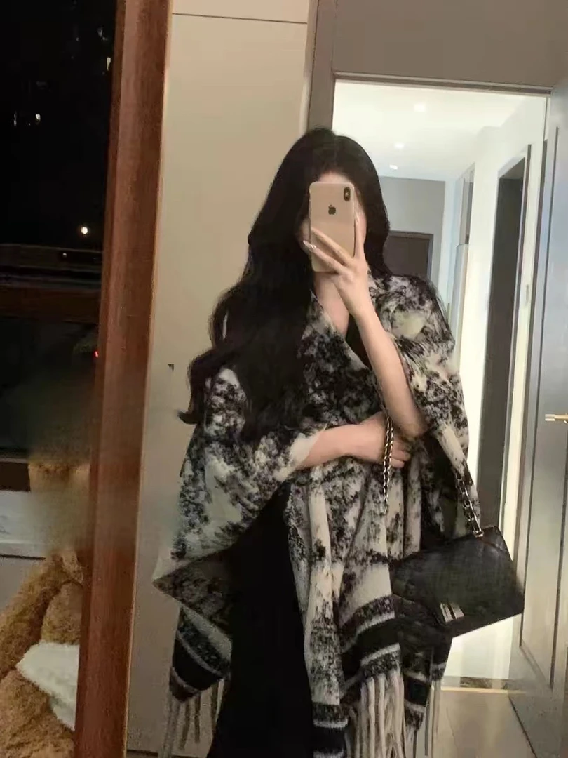 轻奢提花披肩围巾双面印花围脖外搭高级感洋气时尚气质百搭仿羊绒