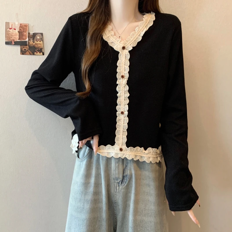 大码女装法式气质花边V领小众衬衫女秋冬胖妹妹显瘦短款别致上衣