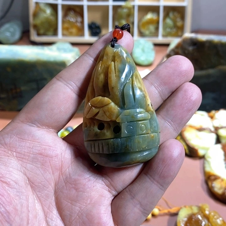 蛇纹石玉颈饰未镶嵌