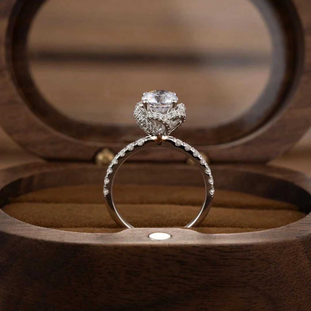 925银莫桑石银制品 【绽放】0.5-1克拉高品质D色莫桑钻婚戒经典女戒