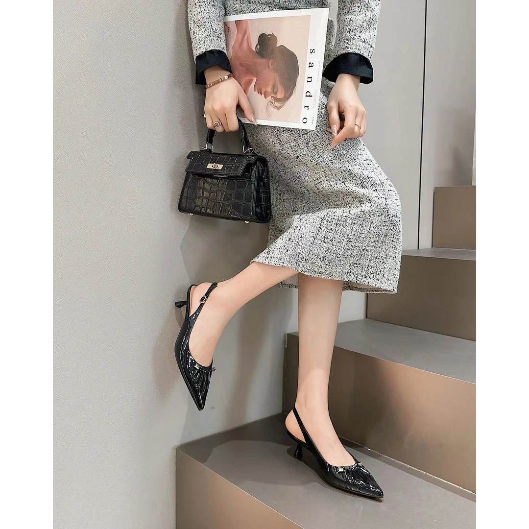 法式牛漆皮尖头细跟凉鞋9245X20859