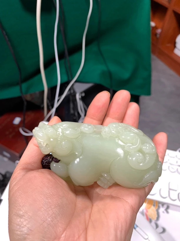 现代手工雕刻貔貅手把件